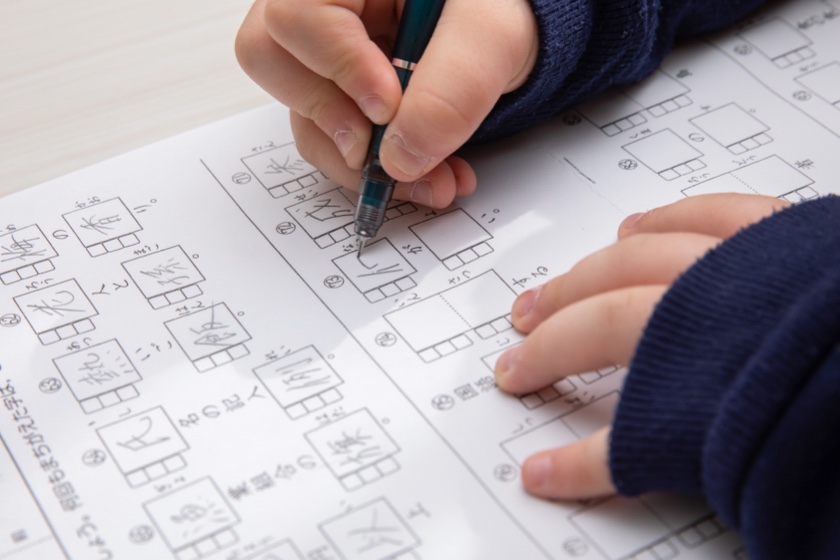 小学生におすすめ！漢字クロスワードで楽しく学ぶ効果的な勉強法と無料プリント活用術